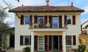 Villino Ca' Bianca, vicino ad ALBA, tre camere da letto, sollevatori aerei, intera proprietà